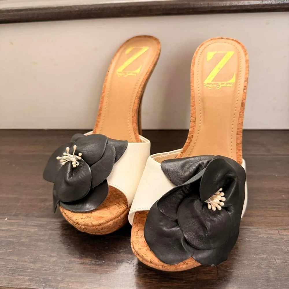 VTG Sergio Zelcer black and white leather flower heels